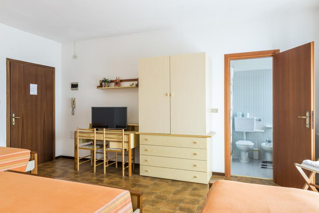 Hotel Cristina San Rocco di Piegara エクステリア 写真