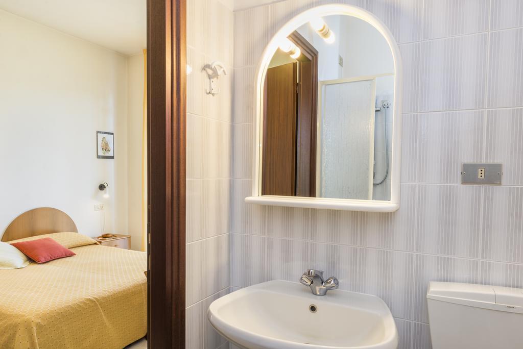 Hotel Cristina San Rocco di Piegara エクステリア 写真