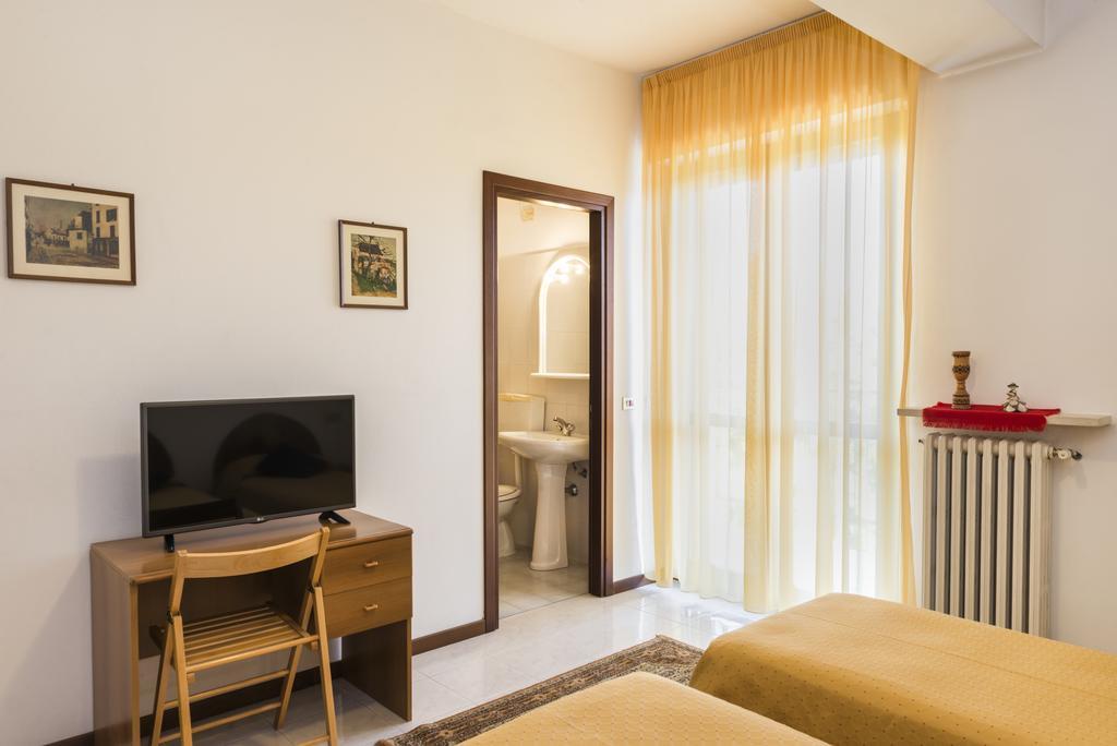 Hotel Cristina San Rocco di Piegara エクステリア 写真
