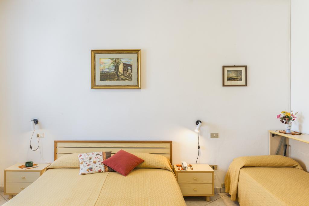 Hotel Cristina San Rocco di Piegara エクステリア 写真