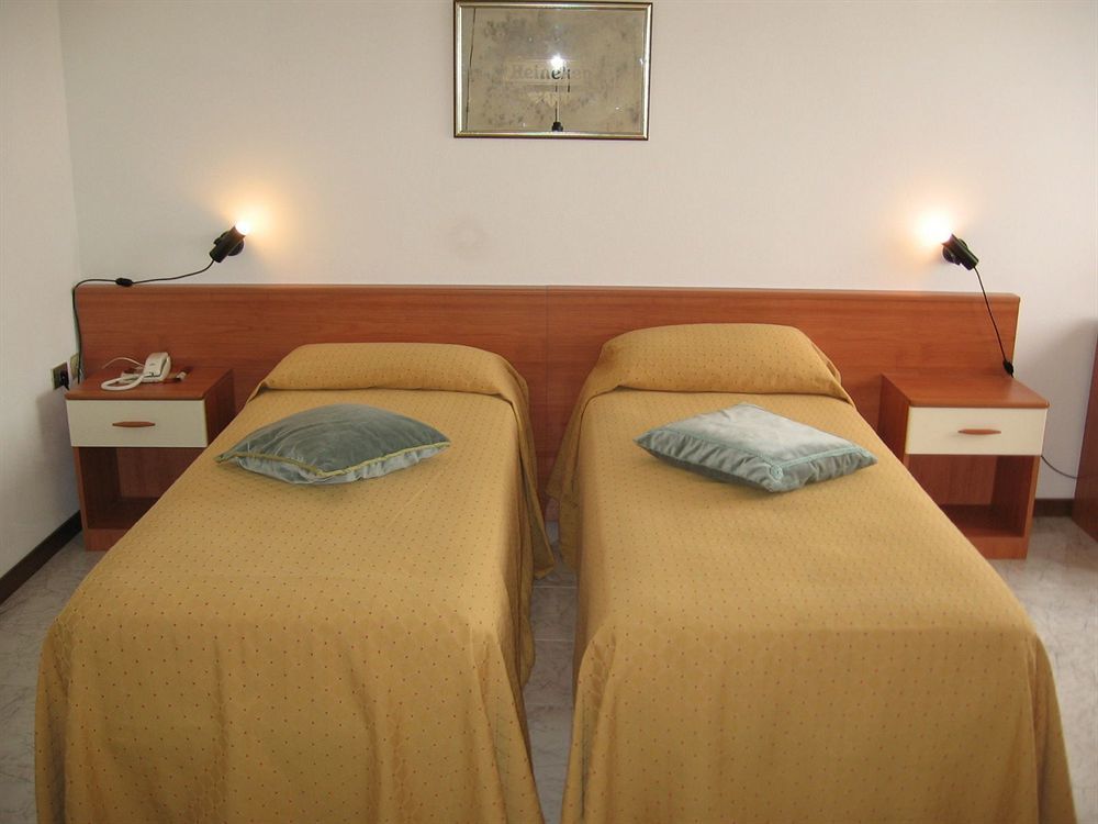 Hotel Cristina San Rocco di Piegara エクステリア 写真